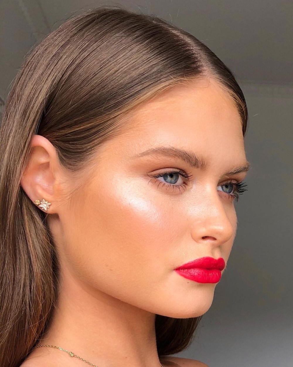 Fresh Glowing Skin For Evening: Makeup Artist & Hair Stylist Serena Wyllie